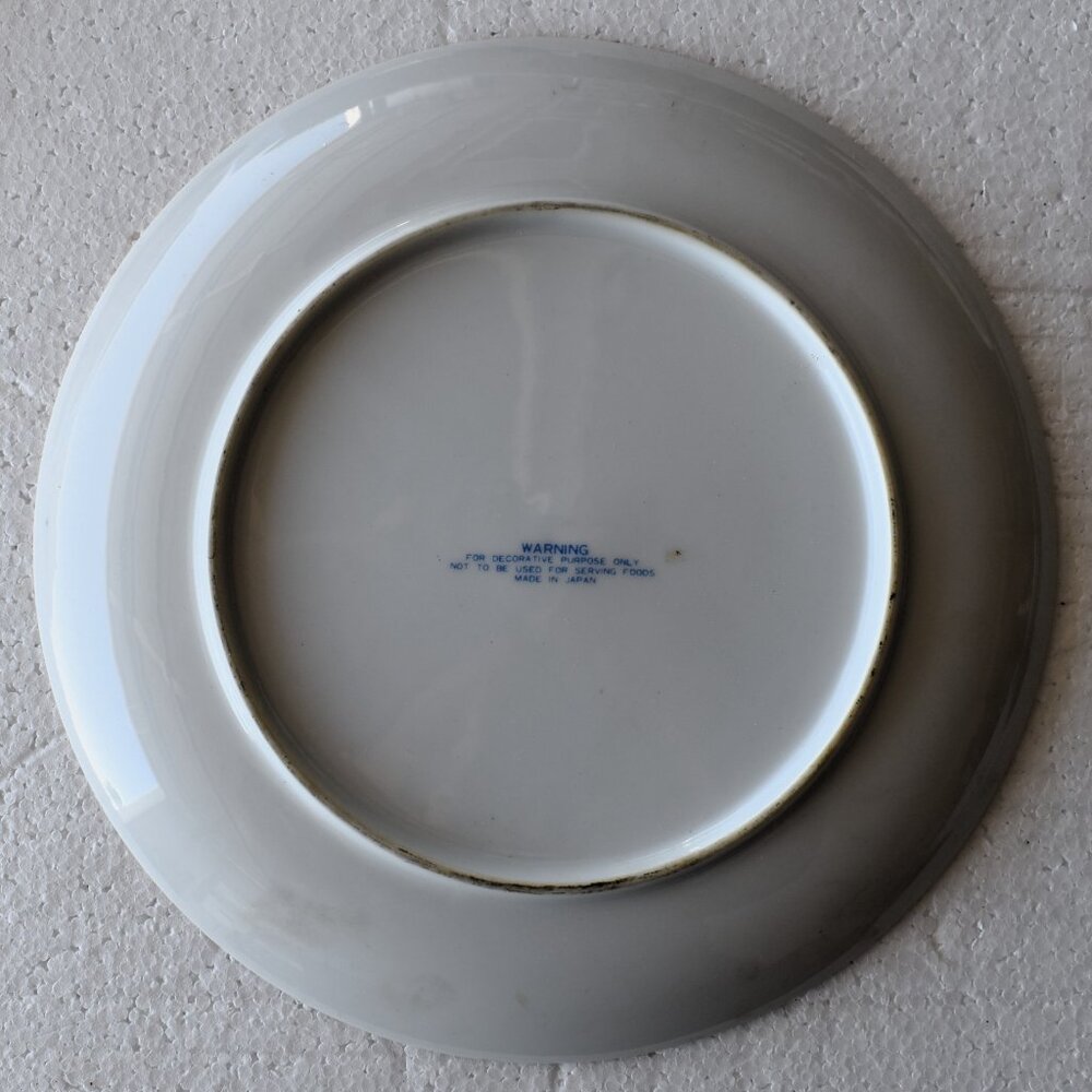 Currier & Ives "Old Homestead in Winter" Collector Plate - Picture 2 of 2